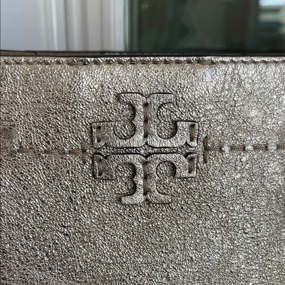 NWT Tory Burch McGraw Gold Metallic Leather Bucket Bag - Picture 2 of 7